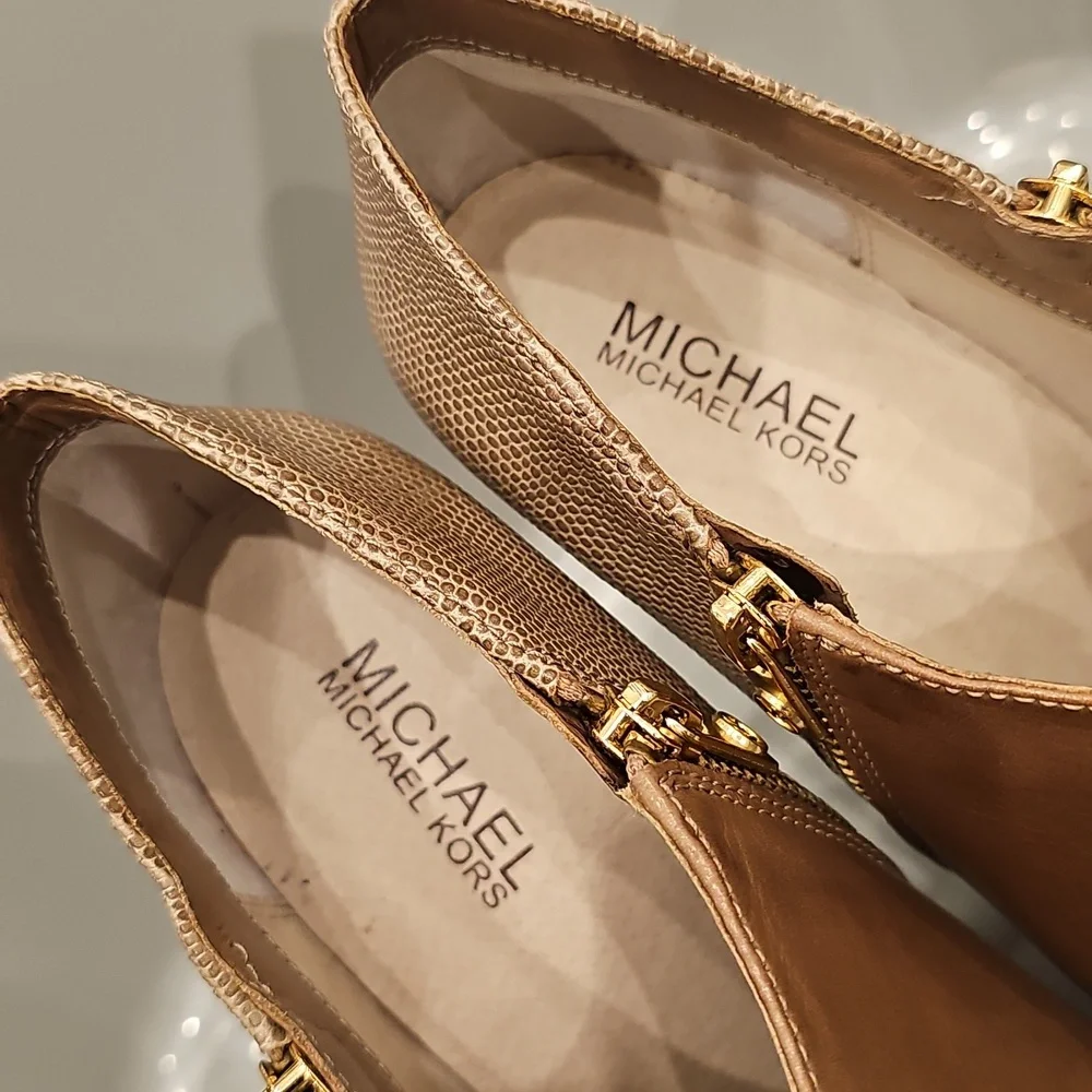 MICHAEL KORS Elegant Taupe Tan Leather Booties